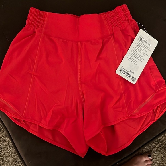 Lululemon hotty hot shorts size 4 NWT red! - Picture 2 of 7